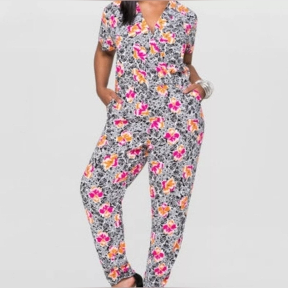 Ashley Stewart Black White Hibiscus floral jumpsuit pockets Short Sleeve Sz 14